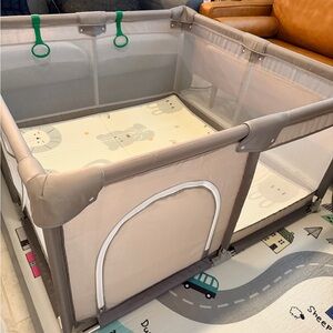 Kids Playpen with Gray and White Design, 47”x47”